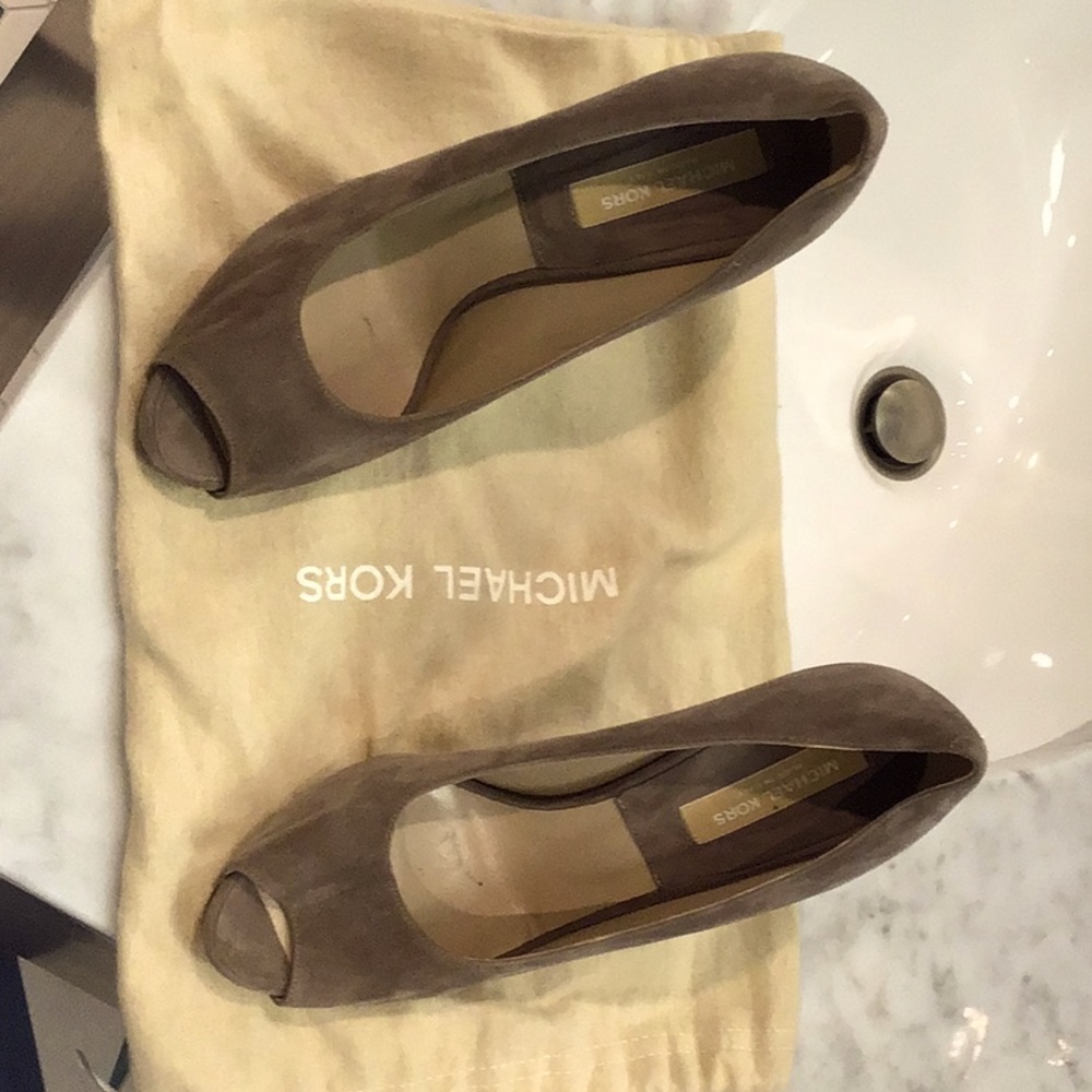 Michael Kors Suede Peep Toes Grey Pumps